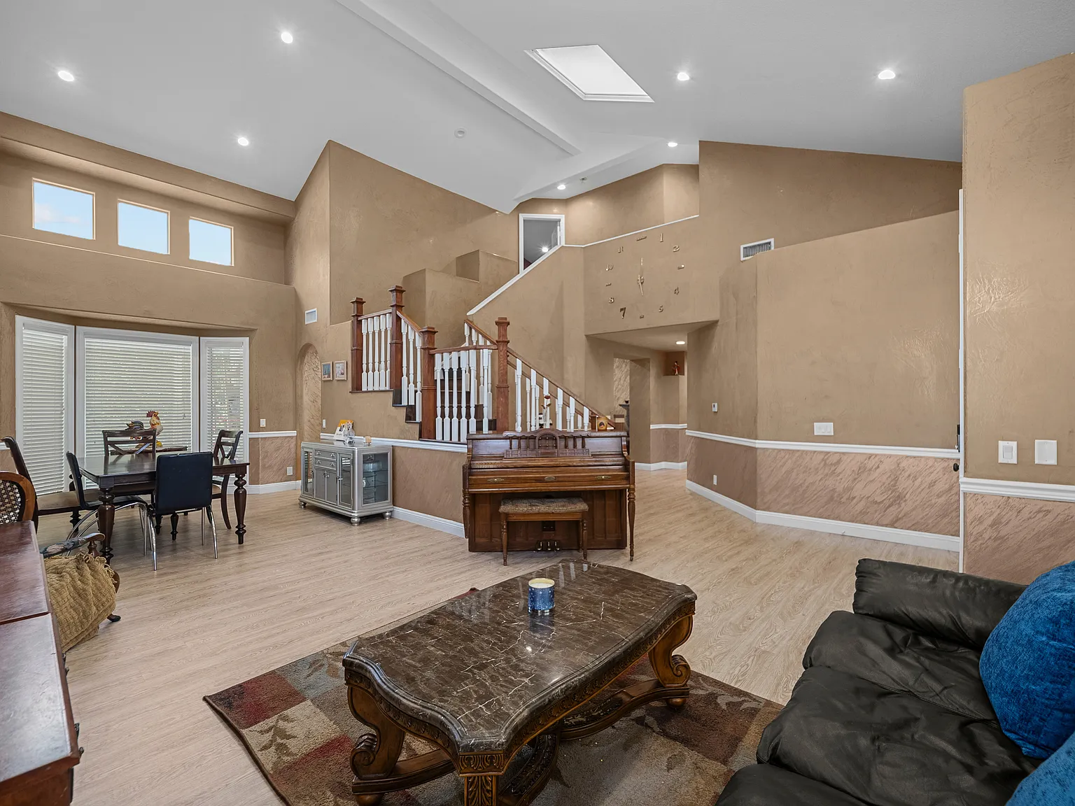 4 bed, 2769 sqft, $3,400 — Photo 3