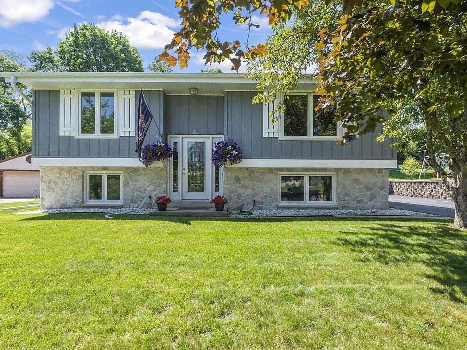 1st image of 255 Willow DRIVE