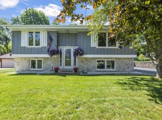 255 Willow DRIVE, Hartland, WI 53029