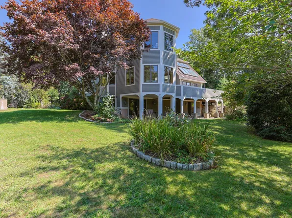 3 Cea Road, Falmouth, MA 02540