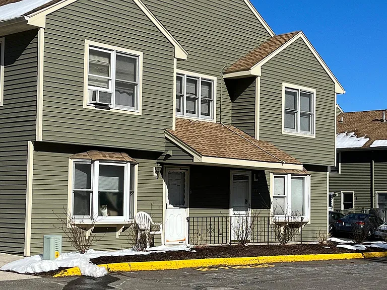 680 N Colony St #15 — Photo 3