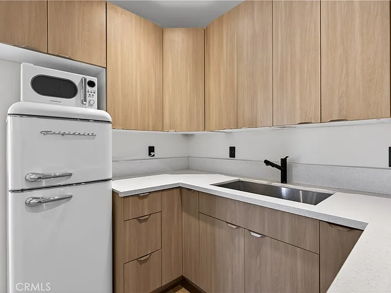 1713 W Alameda Ave — Photo 51