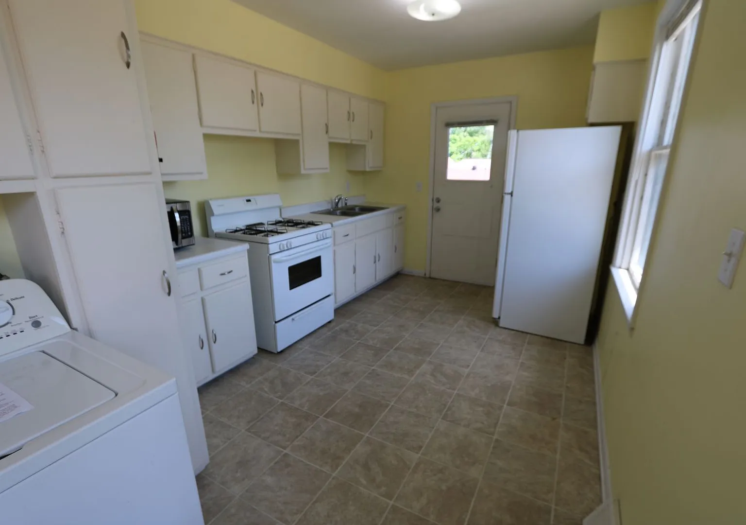 900 and 902 N 4th St — Photo 3
