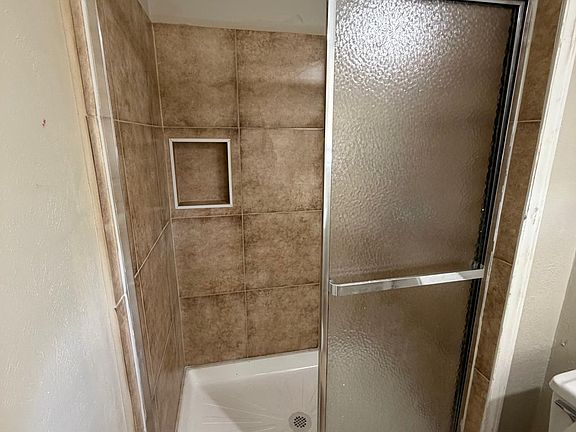 4th image of 3304 Hanover Dr