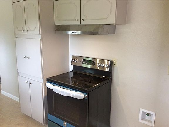 4th image of 615 Cambridge Dr