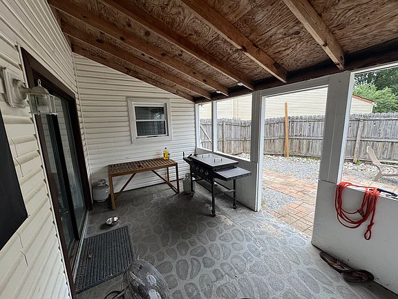 4th image of 1212 Ferndale Ct