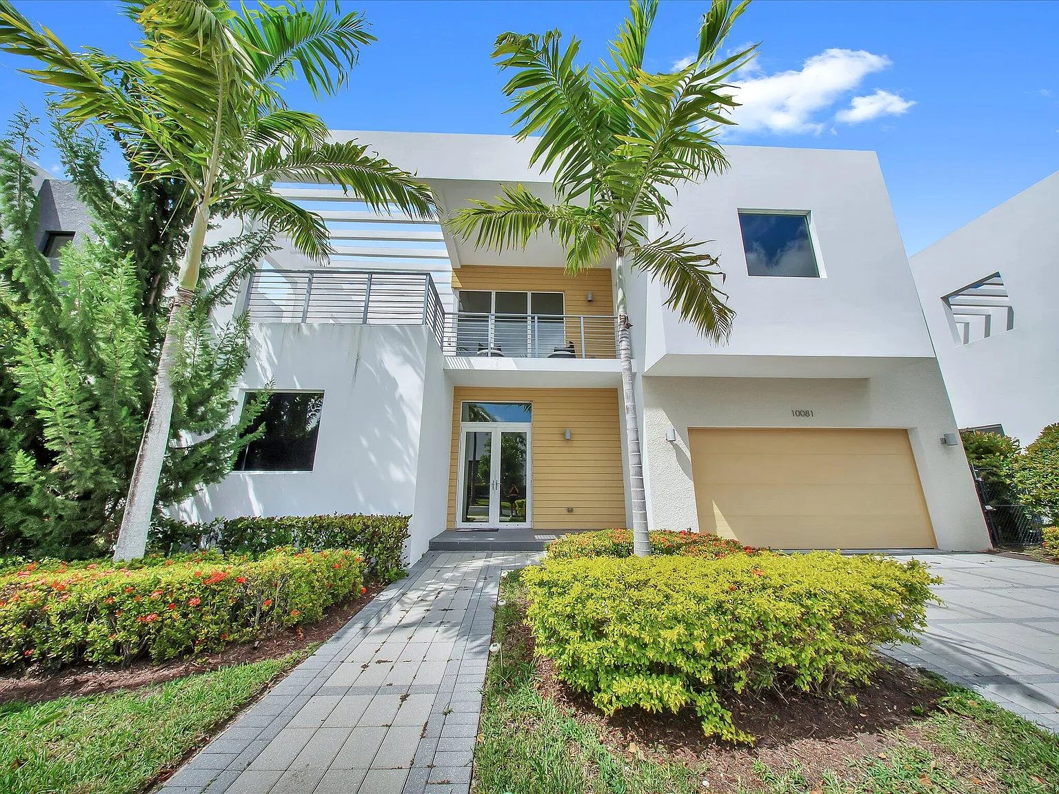 4 bed, 4.0 bath, 3624 sqft, $7,800 — Photo 2