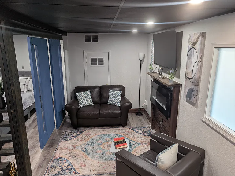 835 E Platte Ave #5 — Photo 2