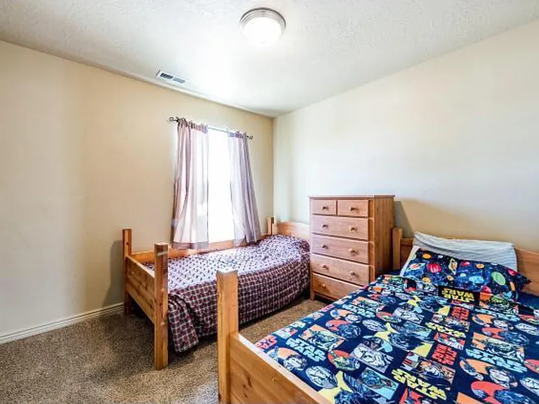 1587 W Kingsbarn Way — Photo 6