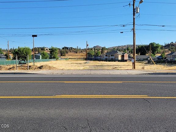 3rd image of 2121 NE 3rd St