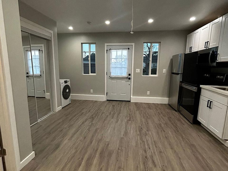1st image of 10100 Sophia Ave #1/2