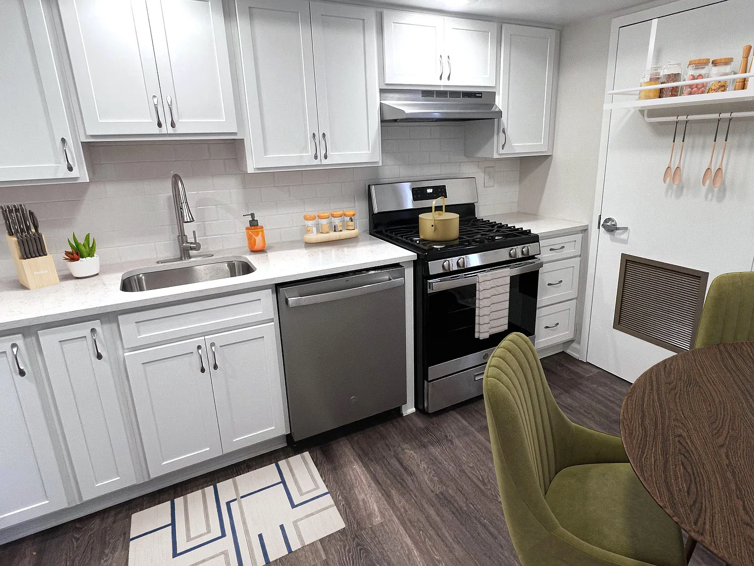 Woodcliffe Manor Apartments — Photo 4