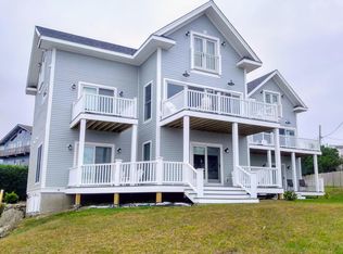 25 Crescent Rd, Middletown, RI 02842