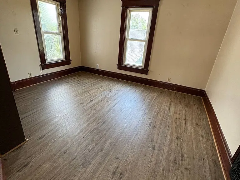 103 1st St NE #2 — Photo 4