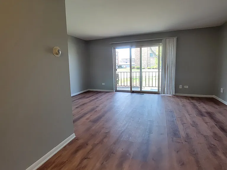 Sandalwood Dr — Photo 2