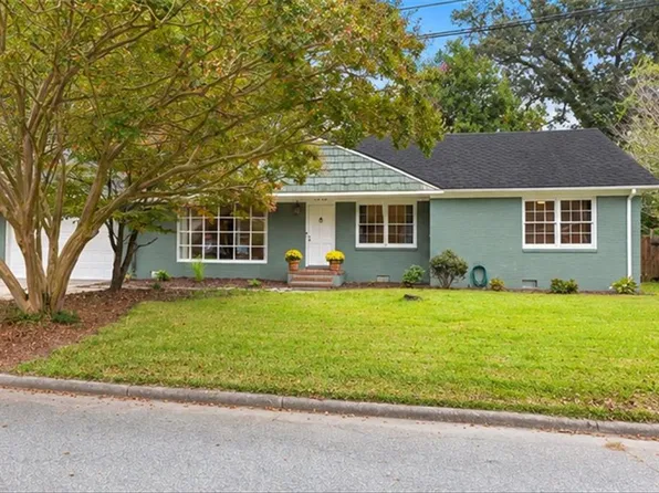 1610 Crescent Dr, Elizabeth City, NC 27909