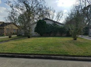354 Coach Lamp Ln, Houston, TX 77060