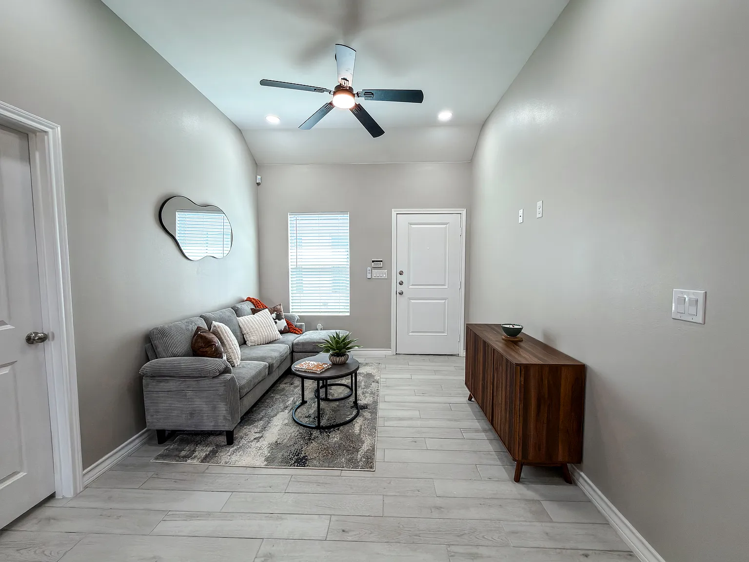 3 bed, 957 sqft, $1,099 — Photo 3