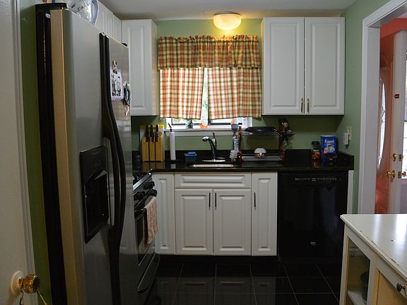 3rd image of 71 Wakefield Cir