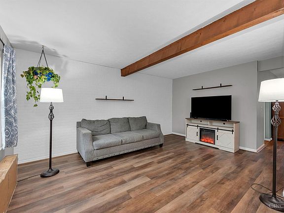 3rd image of 5821 Ashby Ct