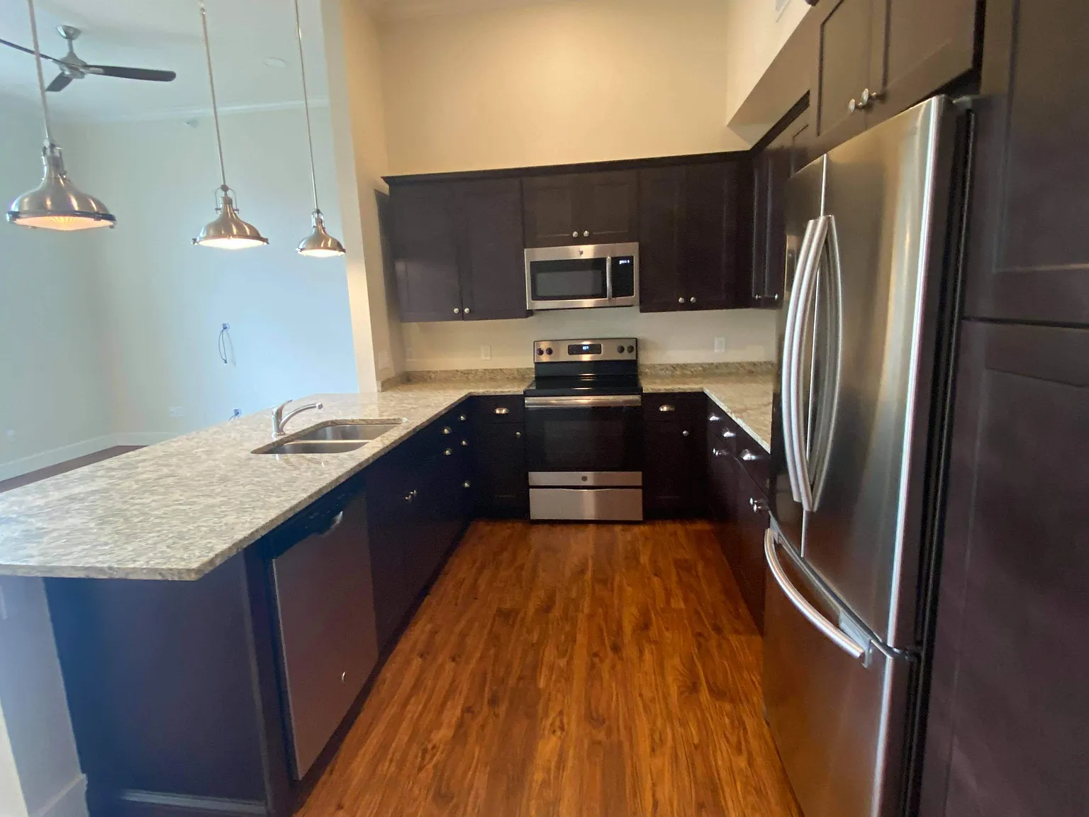2 bed, 1200 sqft, $2,000 — Photo 3