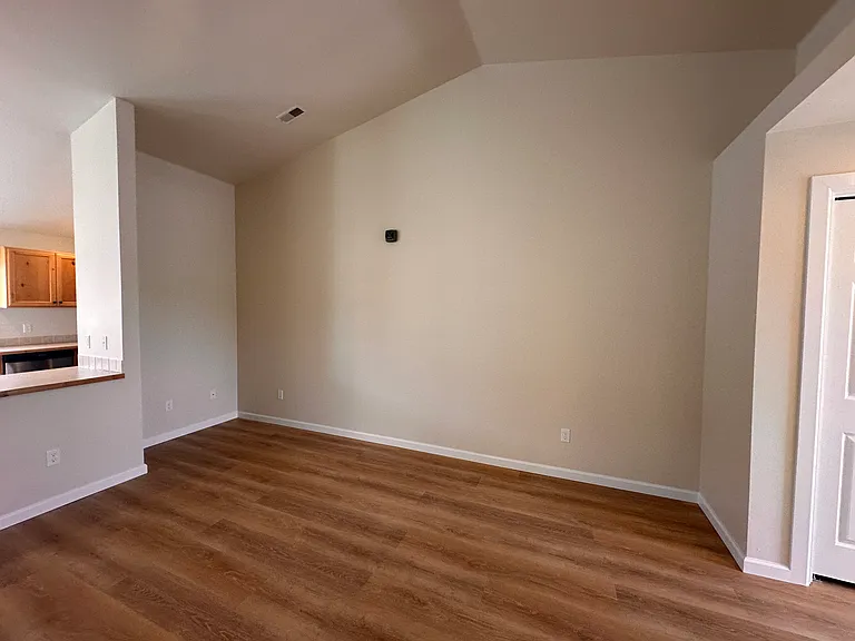 2105 E White Oak Ct #201 — Photo 37
