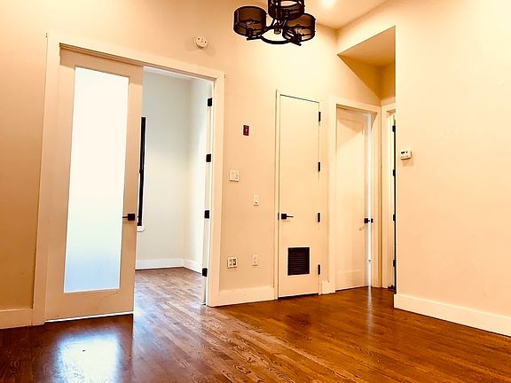 2nd image of 565 Evergreen Ave #1