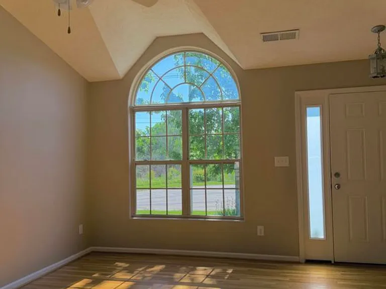2509 Sun Seeker Ct — Photo 3