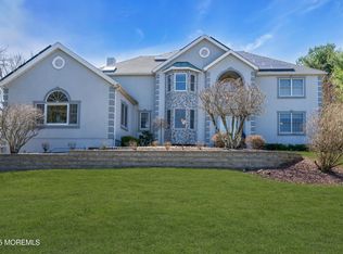 2 Chestnut Hill Dr, Manalapan, NJ 07726