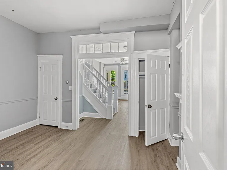 1711 Ashburton St — Photo 2