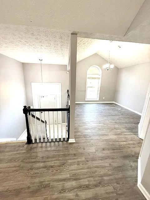 3 bed, 1958 sqft, $1,995 — Photo 3