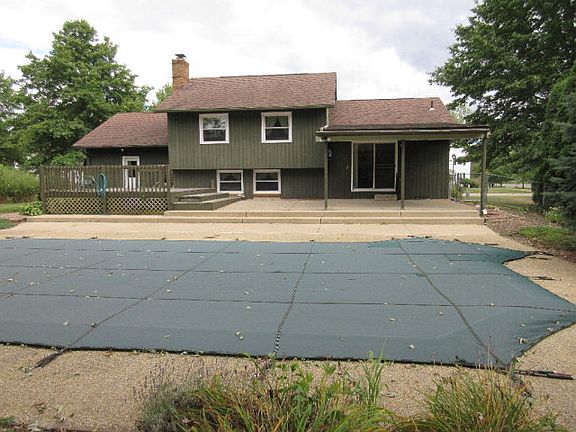 2nd image of 1128 Thomas Dr