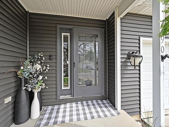 2nd image of 590 Rentz Pl