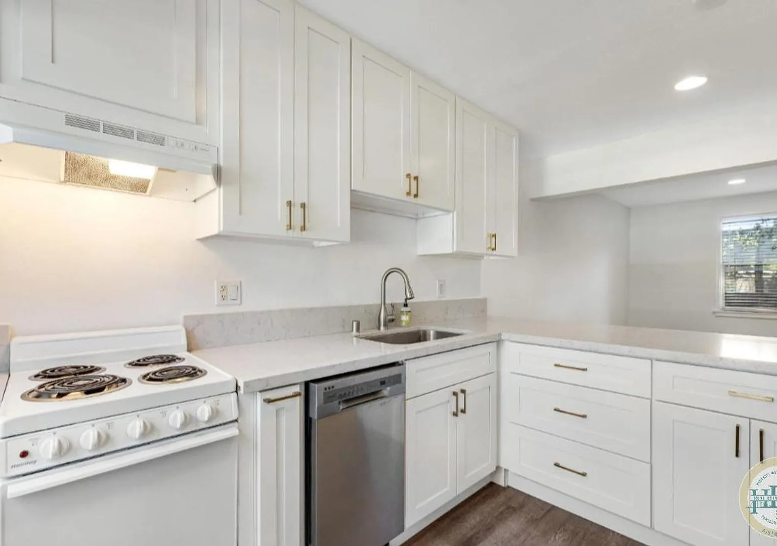 Charming & Fully Updated 2 BR | 1 BA Condo in Novato — Photo 2