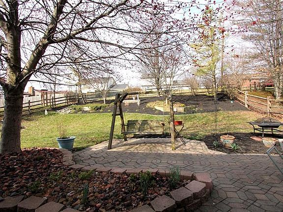 2nd image of 704 Oakridge Dr