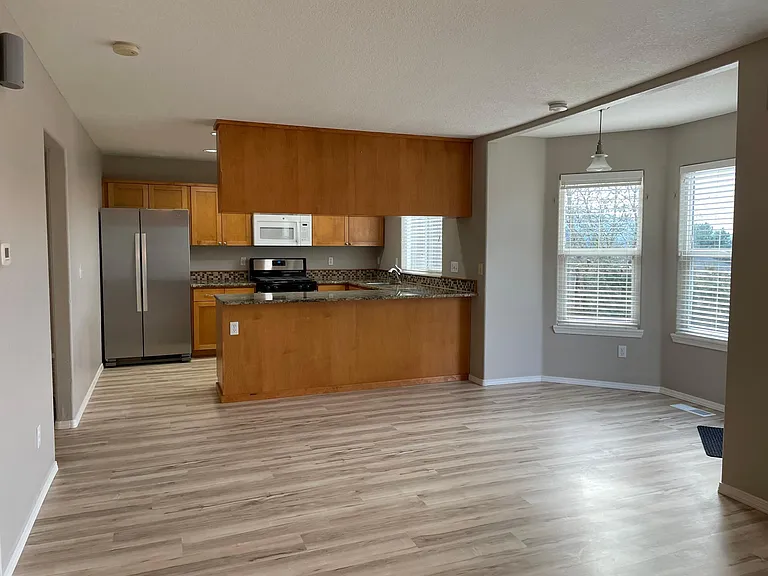 23349 SW Pine St — Photo 7