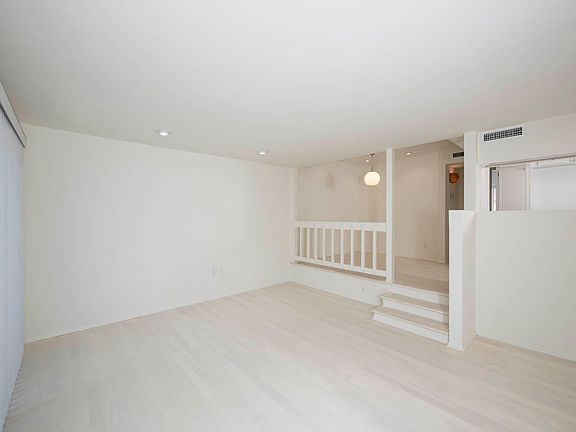 2nd image of 4111 Tujunga Ave #13
