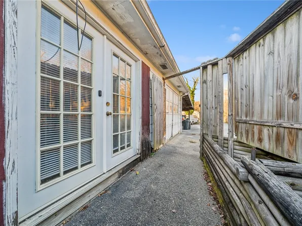 129 Keck Ln, Ruffs Dale, PA 15679