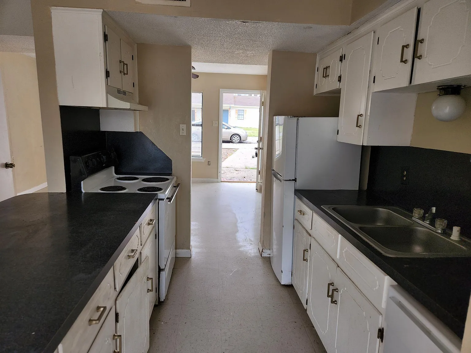2 bed, 1.5 bath, 900 sqft, $795 — Photo 4