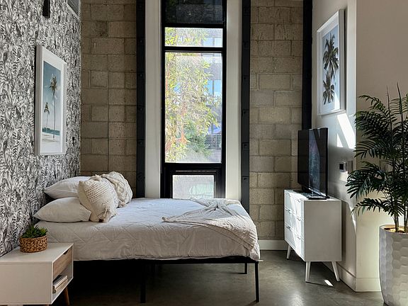 2nd image of 401 N Bush St #224