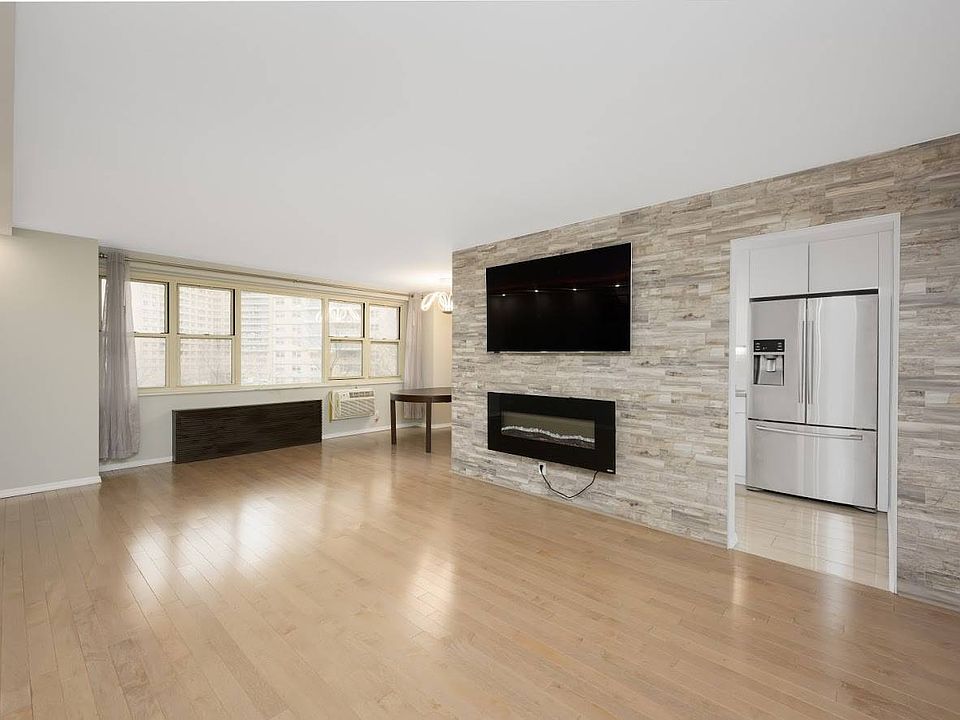 1st image of 2928 W 5th St APT 4