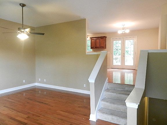 5th image of 66 Carolyn Dr