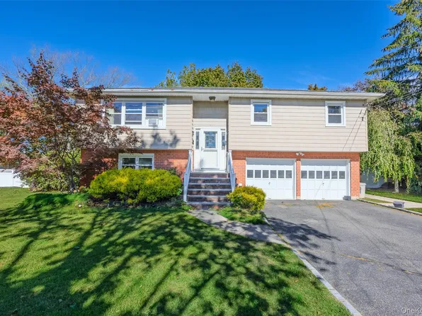 9 Grossman Street, Melville, NY 11747