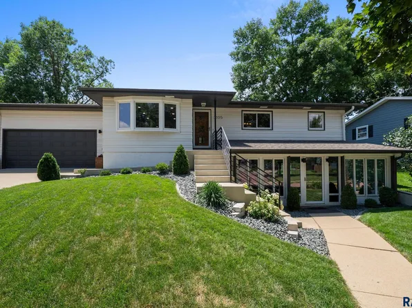 3105 S Williams Ave, Sioux Falls, SD 57105