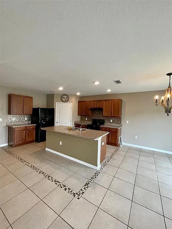 5 bed, 3.0 bath, 2616 sqft, $2,500 — Photo 4