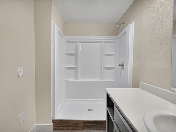 2nd image of 5202 Lancaster Dr