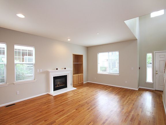 4th image of 10729 221st Ln NE