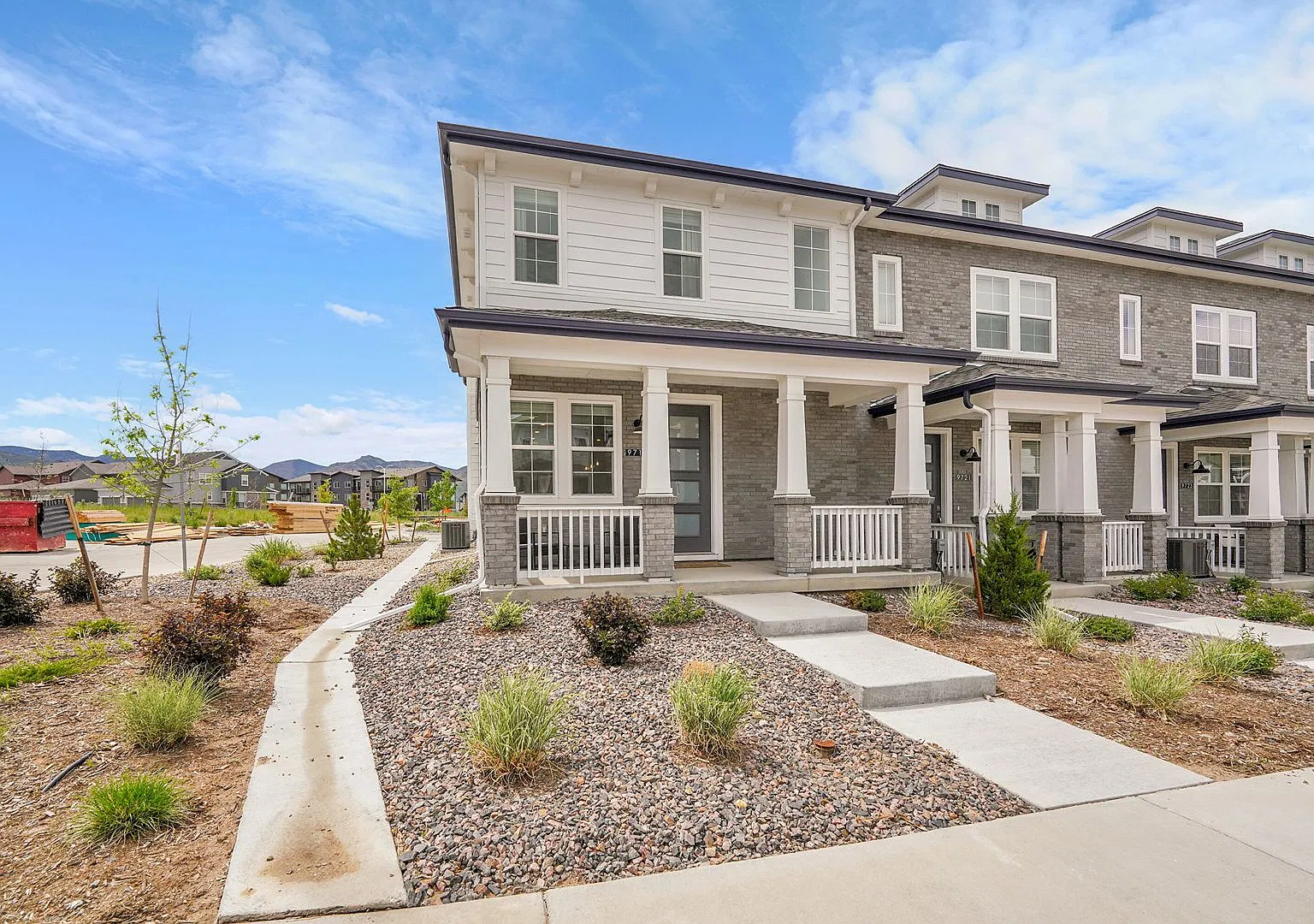 Sterling Ranch 3bed 3bath - like NEW! — Photo 2