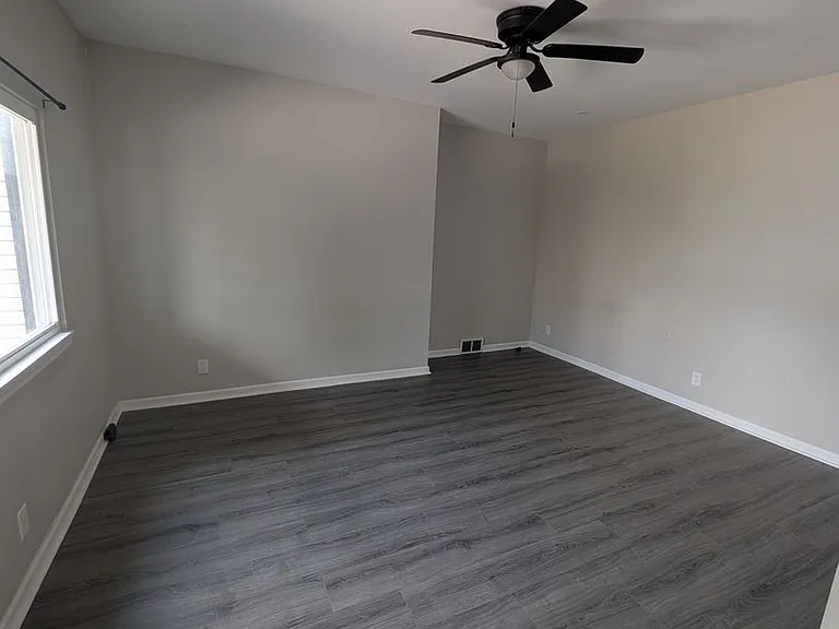 2508 Cobden St — Photo 2