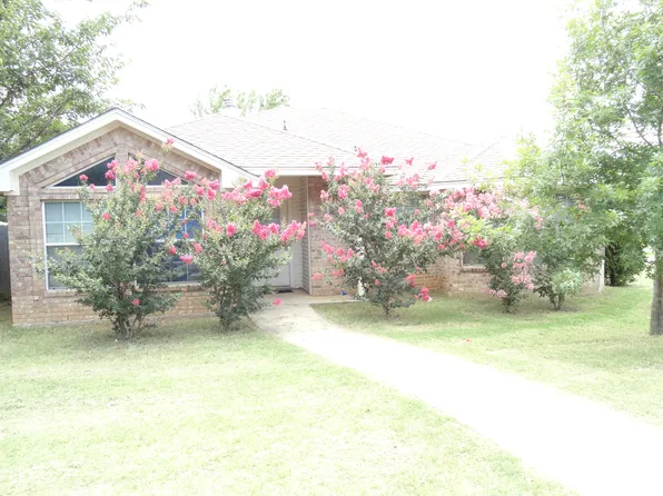 300 W Windsor Dr, Denton, TX 76207